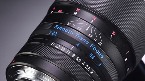 Objektiv Laowa 105 mm f/2 STF kroužek na clonu, ostření a pozadí